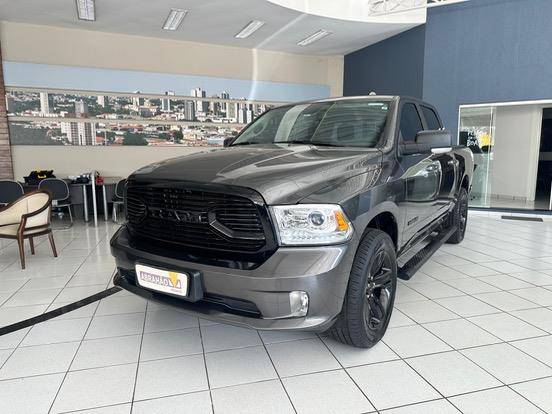 RAM CLASSIC 5.7 V8 GASOLINA LARAMIE NIGHT EDITION CD 4X4 AUTOMÁTICO